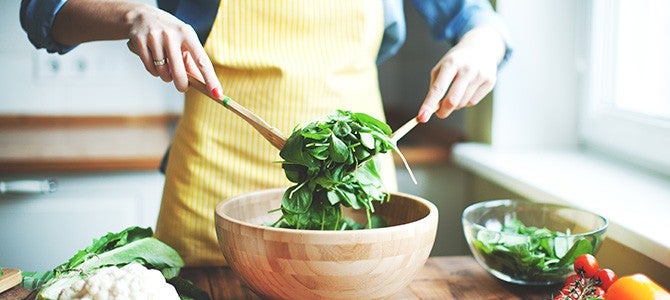 Iron Supplement - In-Article Image 02 person tossing a leafy green salad